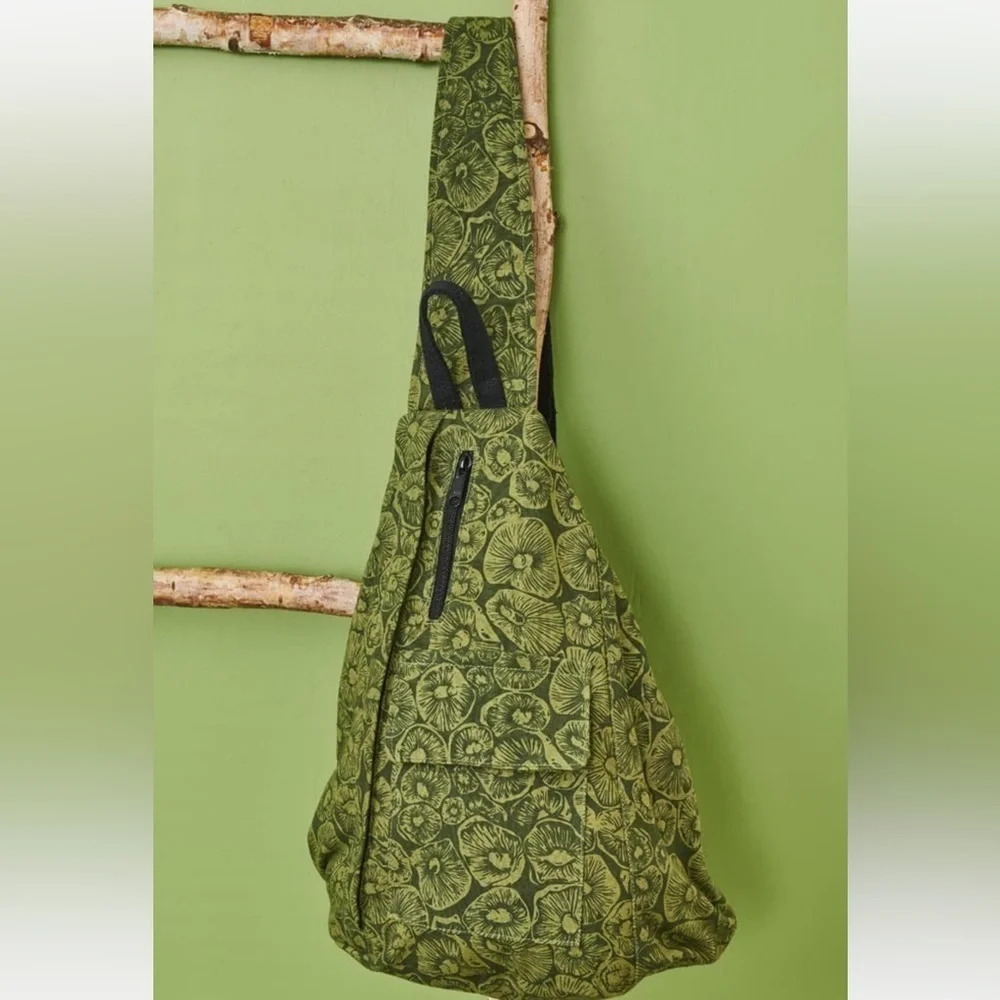 Earthbound Trading Mushroom Utility Sling Bag, Green, NWT - Picture 2 of 9